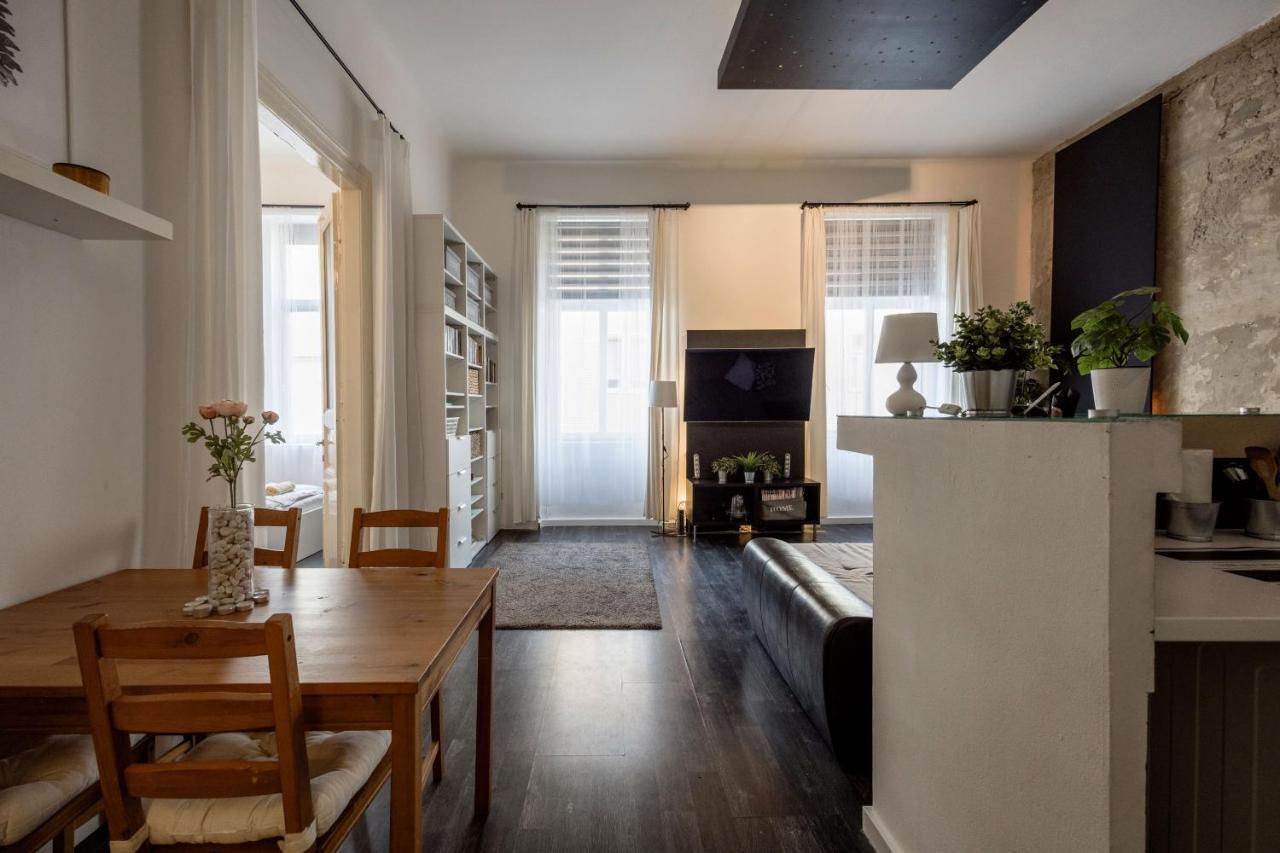 Spacious Apartment Almassy บูดาเปสต์ ภายนอก รูปภาพ